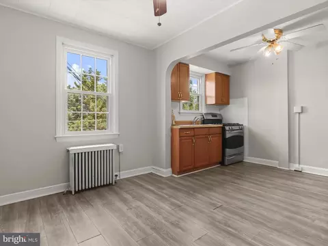 Living - 915 Maiden Choice Ln, Baltimore, MD 21229 photo 5 of 6