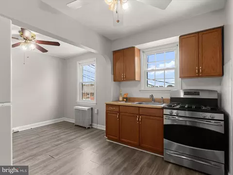 Kitchen - 915 Maiden Choice Ln, Baltimore, MD 21229 photo 1 of 2