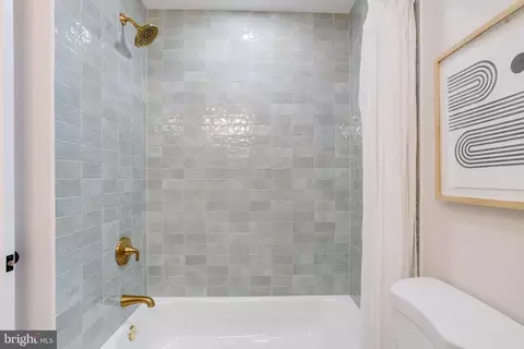 Bath - 8 Marmaduke Ct, Baldwin, MD 21013 photo 5 of 6