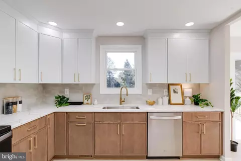 Kitchen - 8 Marmaduke Ct, Baldwin, MD 21013 photo 3 of 4