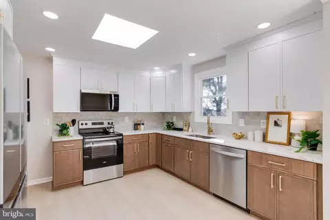 Kitchen - 8 Marmaduke Ct, Baldwin, MD 21013 photo 2 of 4