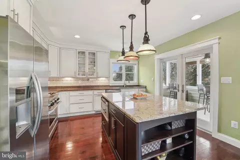 Kitchen - 1235 Engleberth Rd, Essex, MD 21221 photo 2 of 5