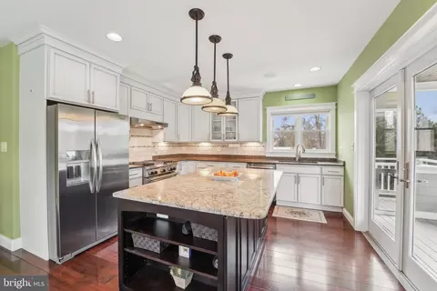 Kitchen - 1235 Engleberth Rd, Essex, MD 21221 photo 4 of 5