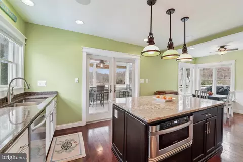 Kitchen - 1235 Engleberth Rd, Essex, MD 21221 photo 3 of 5