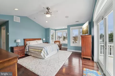 Bedroom - 1235 Engleberth Rd, Essex, MD 21221 photo 2 of 4