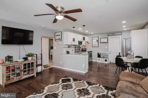 Entry Way - 21 Glider Dr, Middle River, MD 21220 photo 4 of 10