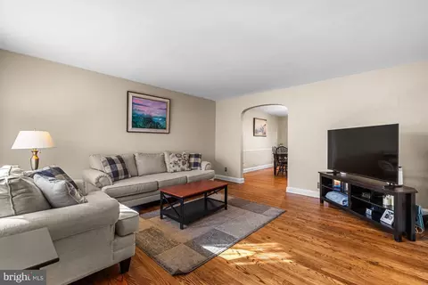 Living - 7032 Heathfield Rd, Baltimore, MD 21212 photo 1 of 1