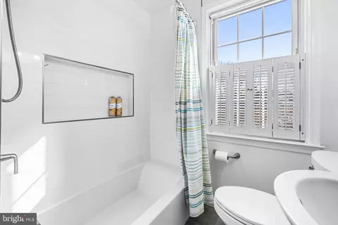 Bath - 7032 Heathfield Rd, Baltimore, MD 21212 photo 2 of 2