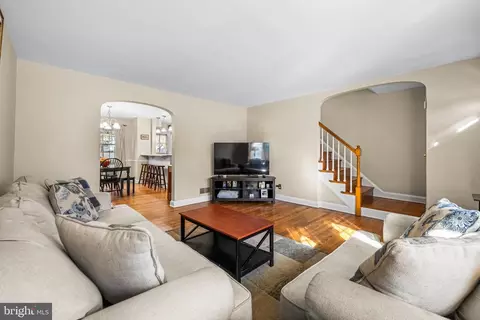 Entry Way - 7032 Heathfield Rd, Baltimore, MD 21212 photo 2 of 3