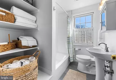 Bath - 7032 Heathfield Rd, Baltimore, MD 21212 photo 1 of 2