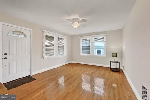 Living - 301 Willow Ave, Baltimore, MD 21206 photo 1 of 2