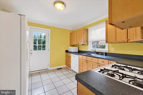 Kitchen - 301 Willow Ave, Baltimore, MD 21206 photo 1 of 4