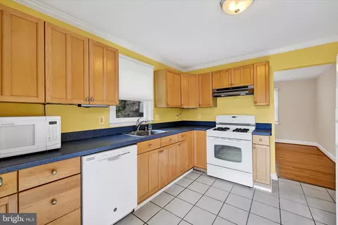 Kitchen - 301 Willow Ave, Baltimore, MD 21206 photo 3 of 4