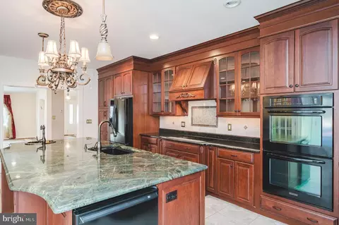 Kitchen - 6604 Linco Ave, Baltimore, MD 21209 photo 4 of 6