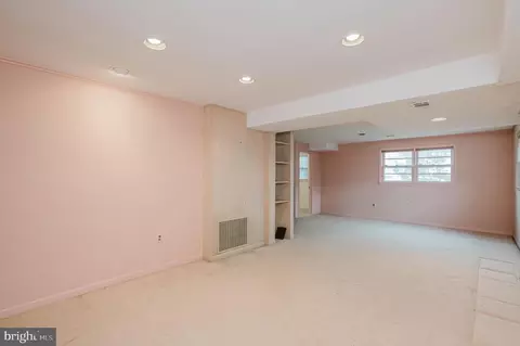 Living - 6604 Linco Ave, Baltimore, MD 21209 photo 2 of 3