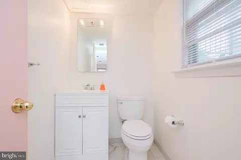 Bath - 6604 Linco Ave, Baltimore, MD 21209 photo 4 of 4