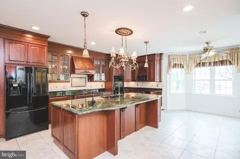 Kitchen - 6604 Linco Ave, Baltimore, MD 21209 photo 3 of 6