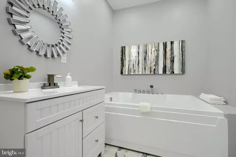 8 Elmont Ave, Baltimore, MD 21206 photo 2