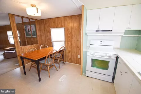 5 Judywood Ln, Essex, MD 21221