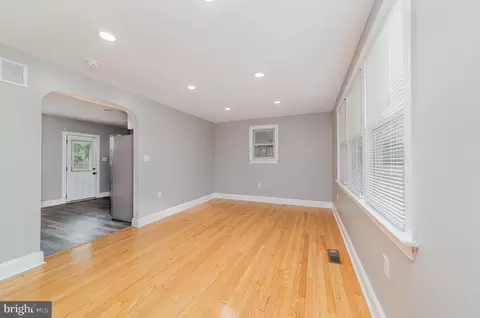 Living - 5803 Gambrill Rd, White Marsh, MD 21162 photo 3 of 6