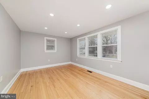 Living - 5803 Gambrill Rd, White Marsh, MD 21162 photo 4 of 6