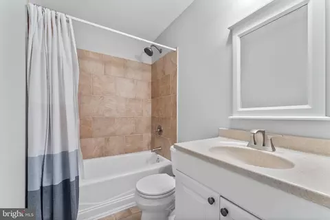 Bath - 1825 Sutton Ave, Halethorpe, MD 21227 photo 2 of 4