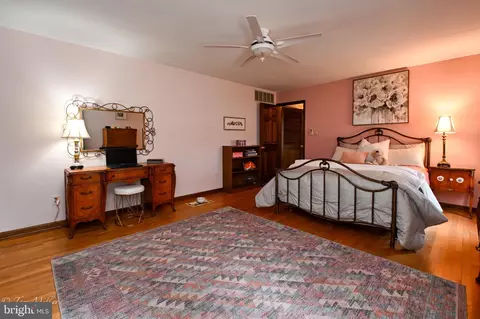 Bedroom - 17204 Hunter Green Rd, Upperco, MD 21155 photo 6 of 11