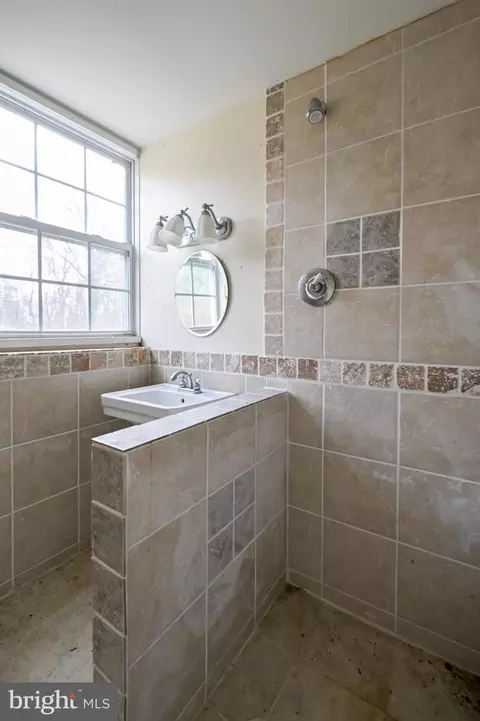 Bath - 17204 Hunter Green Rd, Upperco, MD 21155 photo 1 of 4