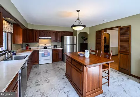Kitchen - 17204 Hunter Green Rd, Upperco, MD 21155 photo 2 of 3