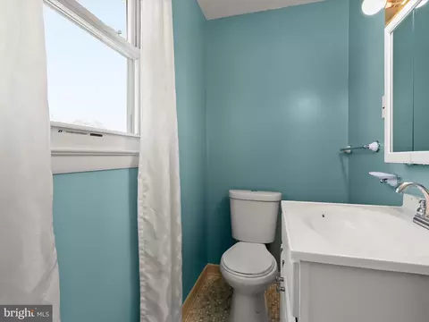 Bath - 1543 S Rolling Rd, Halethorpe, MD 21227 photo 1 of 2