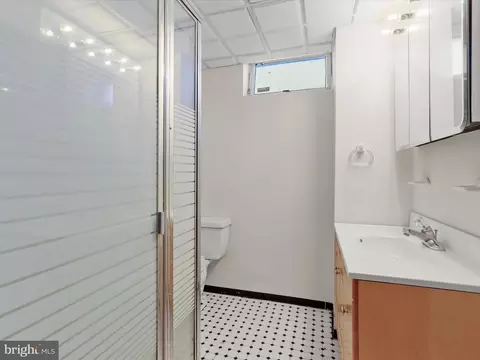 Bath - 1543 S Rolling Rd, Halethorpe, MD 21227 photo 2 of 2