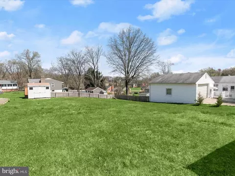 Exterior - 1543 S Rolling Rd, Halethorpe, MD 21227 photo 4 of 4