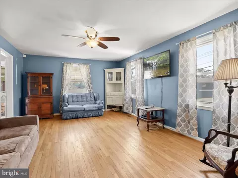 Living - 1543 S Rolling Rd, Halethorpe, MD 21227 photo 1 of 4