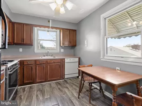 Kitchen - 1543 S Rolling Rd, Halethorpe, MD 21227 photo 2 of 3