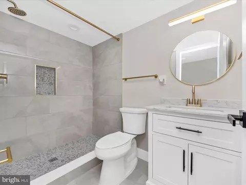 Bath - 2812 Manoff Rd, Halethorpe, MD 21227 photo 4 of 5