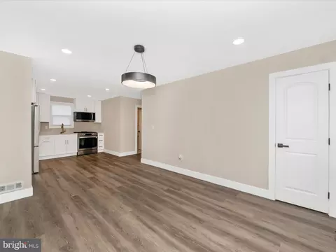 Living - 2812 Manoff Rd, Halethorpe, MD 21227 photo 6 of 6