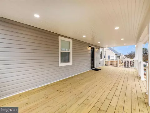 Exterior - 2812 Manoff Rd, Halethorpe, MD 21227 photo 10 of 13