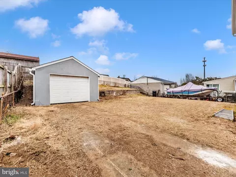 Exterior - 2812 Manoff Rd, Halethorpe, MD 21227 photo 6 of 13