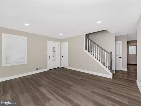 Living - 2812 Manoff Rd, Halethorpe, MD 21227 photo 3 of 6
