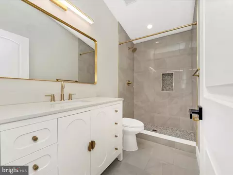 Bath - 2812 Manoff Rd, Halethorpe, MD 21227 photo 2 of 5