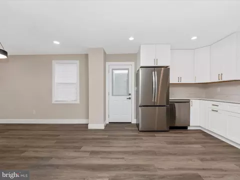 Entry Way - 2812 Manoff Rd, Halethorpe, MD 21227 photo 2 of 5