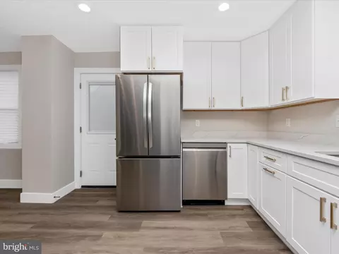 Entry Way - 2812 Manoff Rd, Halethorpe, MD 21227 photo 3 of 5