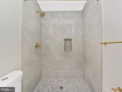 Bath - 2812 Manoff Rd, Halethorpe, MD 21227 photo 3 of 5