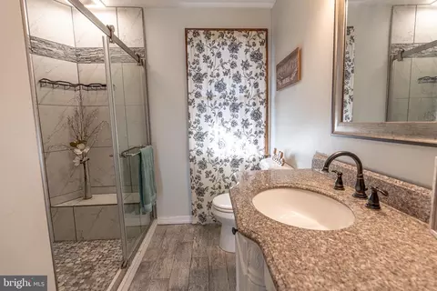Bath - 3502 Loganview Dr, Dundalk, MD 21222 photo 2 of 4