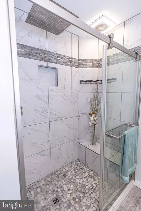 Bath - 3502 Loganview Dr, Dundalk, MD 21222 photo 3 of 4