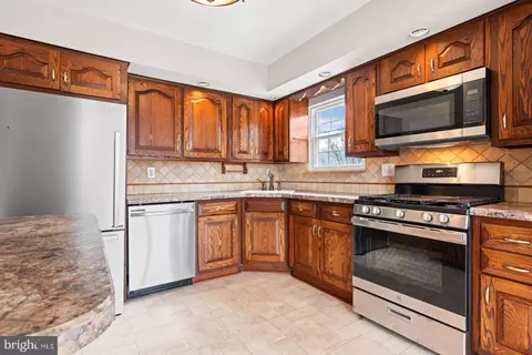 Kitchen - 516 Nollmeyer Rd, Middle River, MD 21220 photo 3 of 4