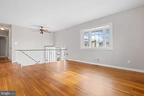 Living - 516 Nollmeyer Rd, Middle River, MD 21220 photo 4 of 8