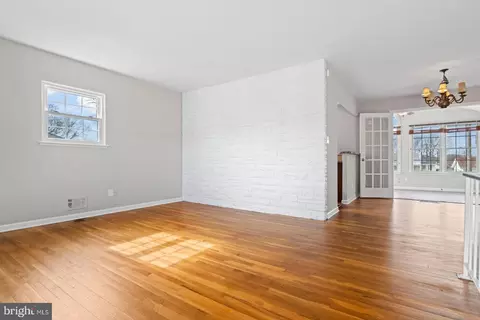 Living - 516 Nollmeyer Rd, Middle River, MD 21220 photo 6 of 8