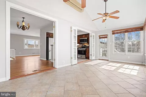 Entry Way - 516 Nollmeyer Rd, Middle River, MD 21220 photo 3 of 5
