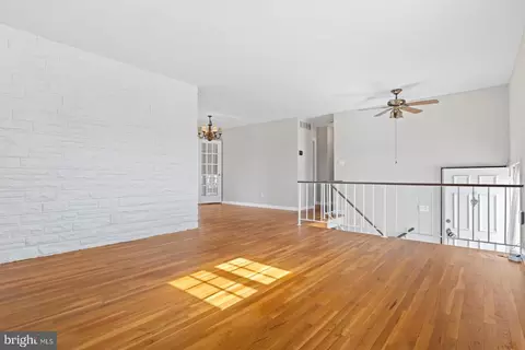 Living - 516 Nollmeyer Rd, Middle River, MD 21220 photo 5 of 8